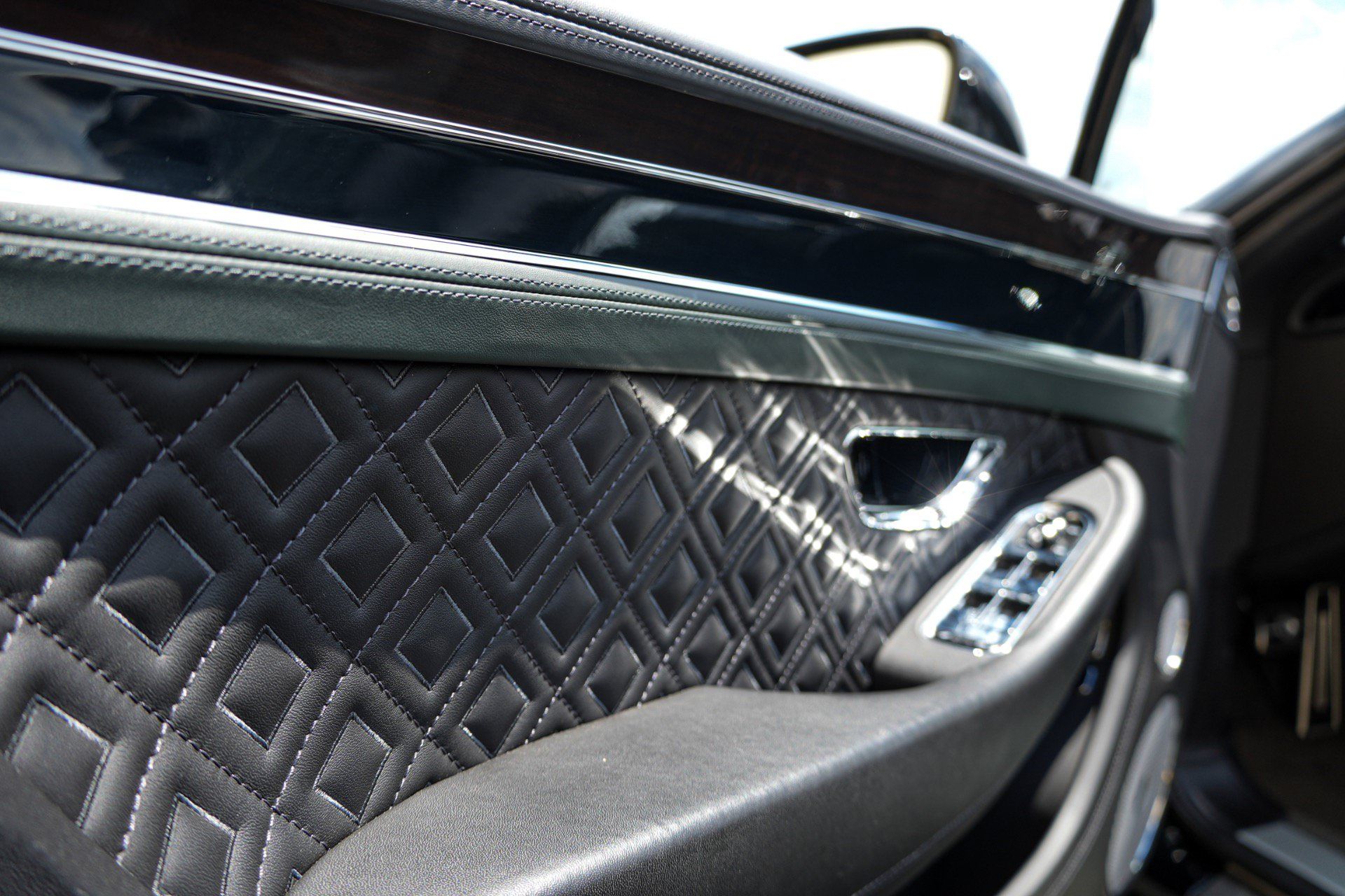 Used 2022 Bentley Continental GT AWD/4WD image 16