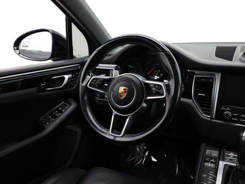 Used 2018 Porsche Macan AWD/4WD image 33