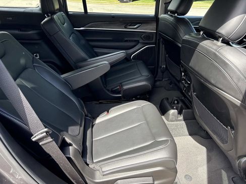 Used 2022 Jeep Grand Cherokee L Limited w/ Luxury Tech Group II AWD/4WD image 34