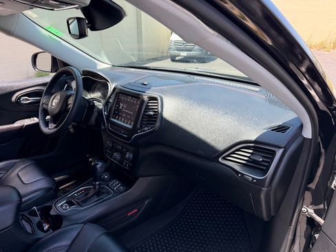 Used 2022 Jeep Cherokee Trailhawk w/ Sun, Sound & Nav Group AWD/4WD image 15