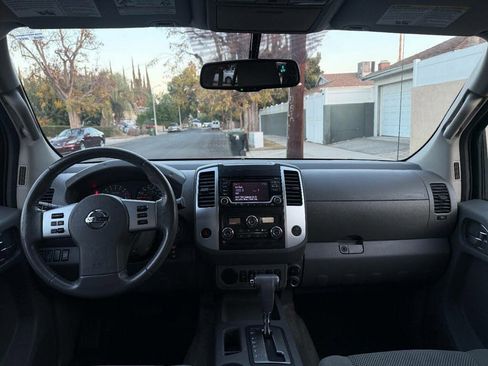 Used 2016 Nissan Frontier SV image 2