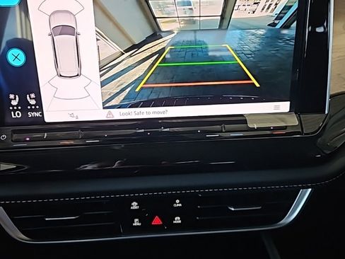 New 2026 Volkswagen Atlas SE image 33