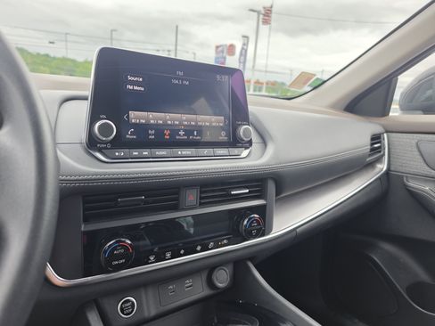 Used 2023 Nissan Rogue SV AWD/4WD image 24