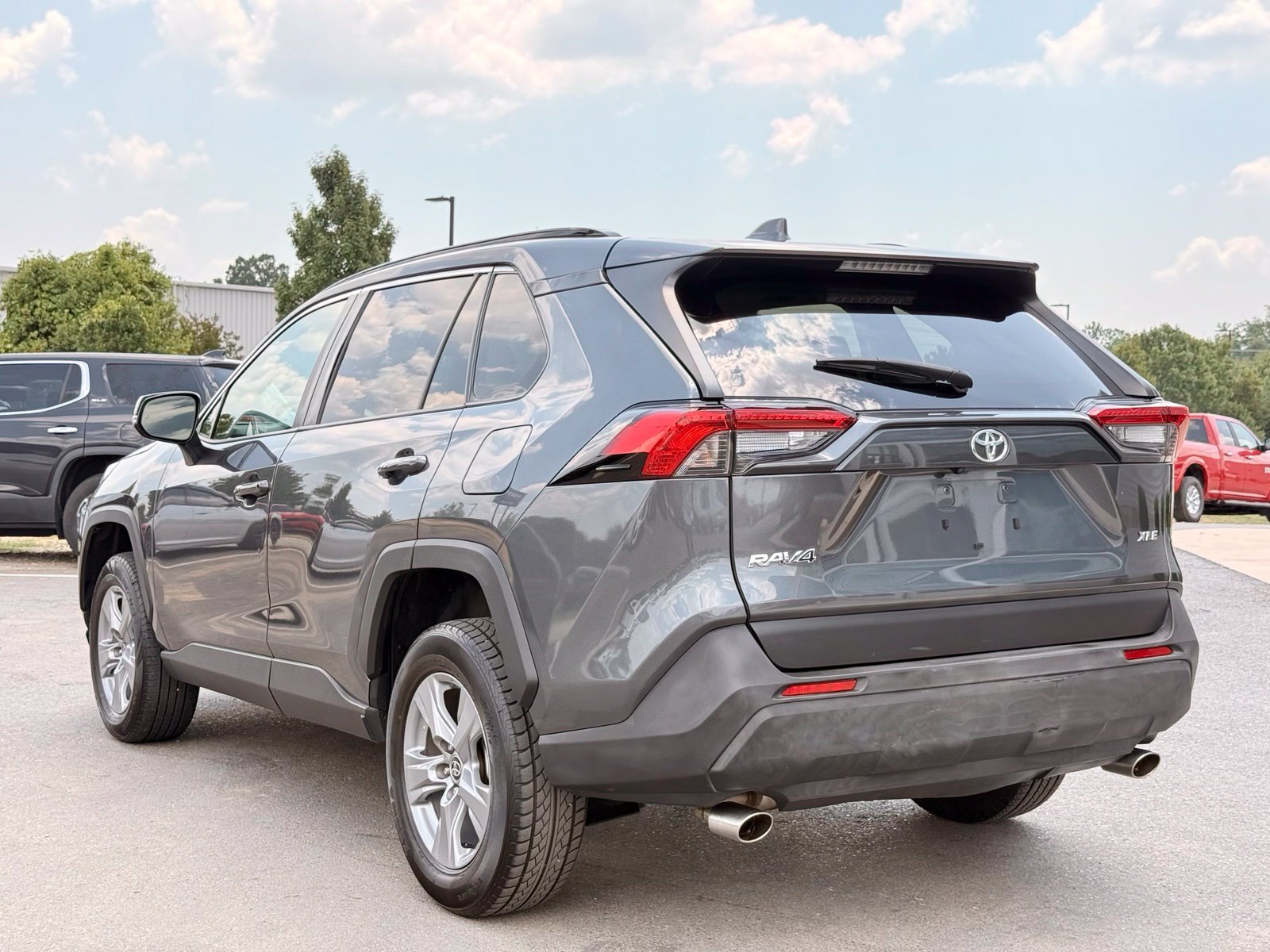 Used 2023 Toyota RAV4 XLE w/ Convenience Package FWD image 11