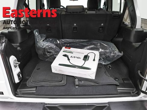 Used 2025 Jeep Wrangler Unlimited Sahara image 9