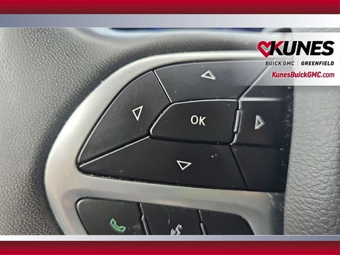 Used 2023 Chrysler Pacifica Touring-L FWD image 26