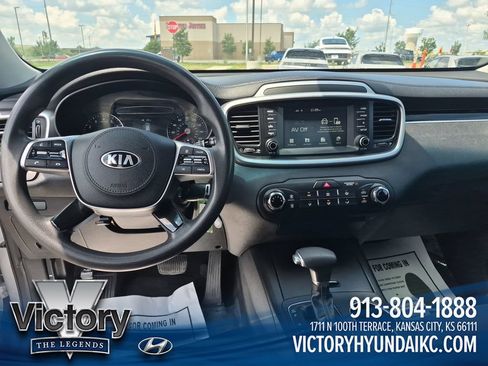 Used 2019 Kia Sorento L FWD image 12