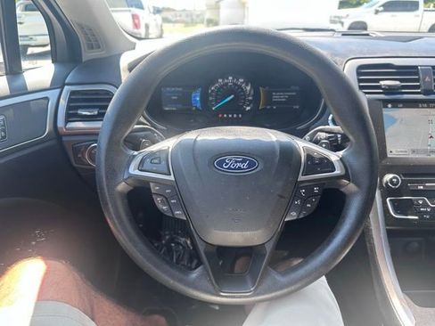 Used 2018 Ford Fusion SE w/ Fusion SE Technology Package FWD image 23