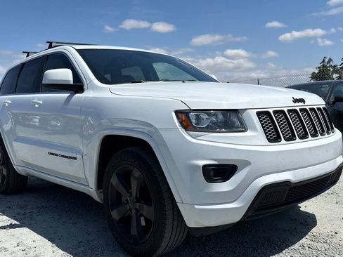 Used 2015 Jeep Grand Cherokee Altitude RWD image 10