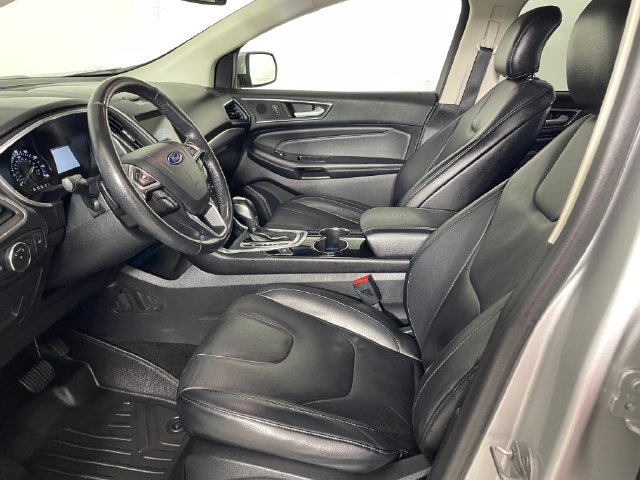 Used 2016 Ford Edge Titanium w/ Technology Package AWD/4WD image 2