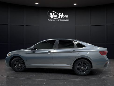 Used 2022 Volkswagen Jetta SE FWD image 4