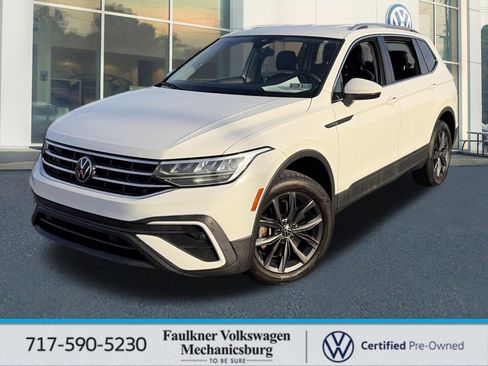 Used 2022 Volkswagen Tiguan SE image 1