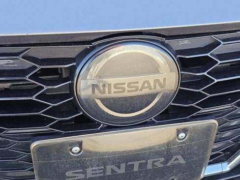 Used 2022 Nissan Sentra SV image 3