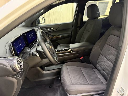 Used 2025 Chevrolet Equinox LT FWD image 28