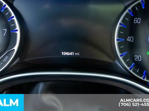 Used 2017 Chrysler Pacifica Limited image 40