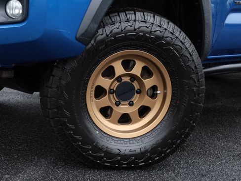 Used 2016 Toyota Tacoma SR5 image 21