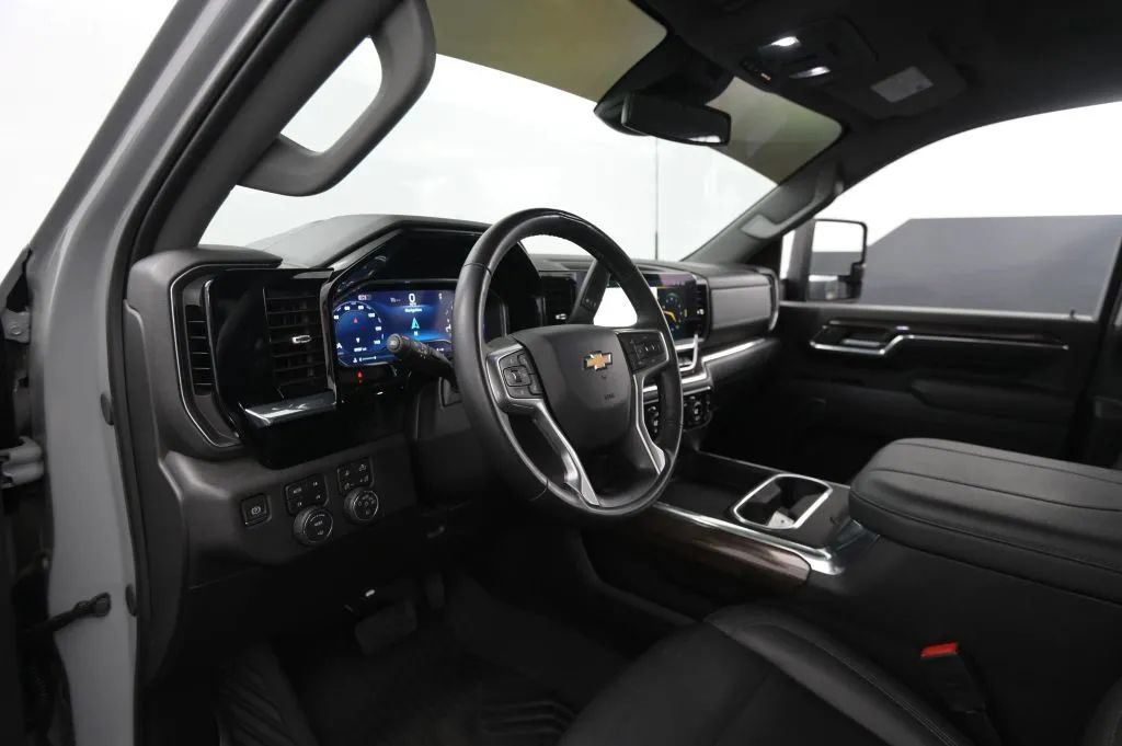 Used 2024 Chevrolet Silverado 2500 LT AWD/4WD image 46