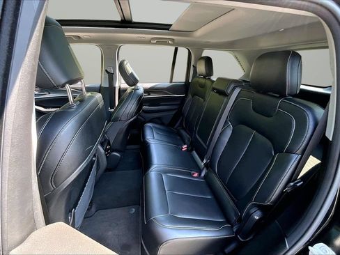 Used 2023 Jeep Grand Cherokee Limited w/ Black Appearance Package AWD/4WD image 23