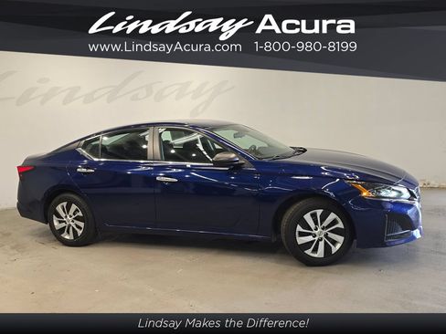 Used 2024 Nissan Altima 2.5 S FWD image 3
