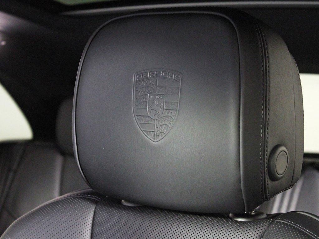 Certified 2026 Porsche Macan AWD/4WD image 19