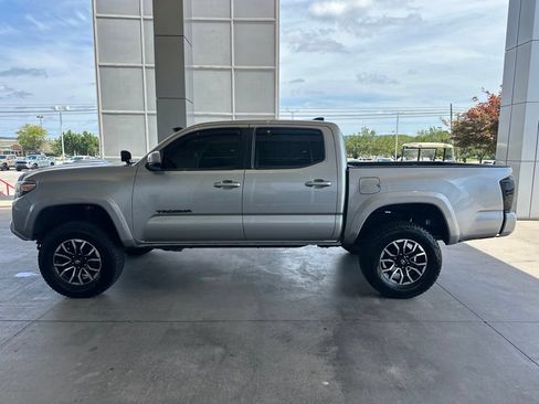 Used 2020 Toyota Tacoma TRD Sport AWD/4WD image 4