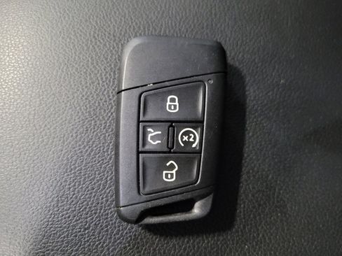 Used 2022 Volkswagen Tiguan SE FWD image 32