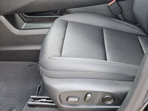 New 2027 Chevrolet Equinox LT w/ Convenience Package II FWD image 24