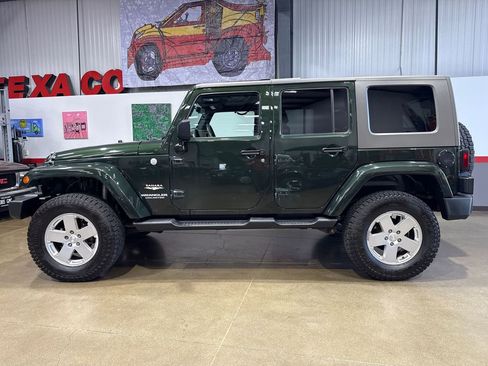 Used 2010 Jeep Wrangler Unlimited Sahara image 4