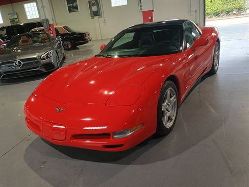 Used 1999 Chevrolet Corvette Coupe w/ Memory Pkg RWD image 1