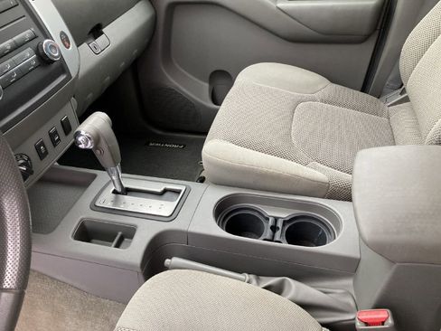 Used 2012 Nissan Frontier SV image 11