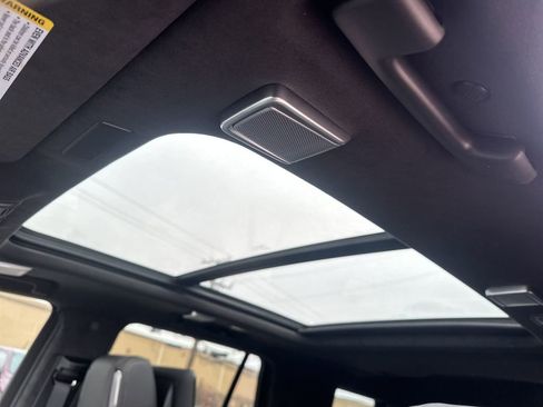 Used 2025 Cadillac Escalade V w/ LPO, ONYX Package image 17