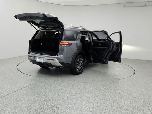 Used 2025 Nissan Pathfinder SL w/ SL Premium Package image 11