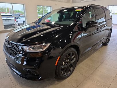 Used 2025 Chrysler Pacifica Limited