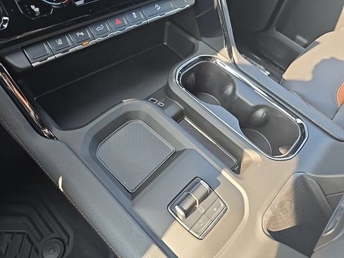 Used 2025 GMC Sierra 2500 AT4 w/ Technology Package AWD/4WD image 27