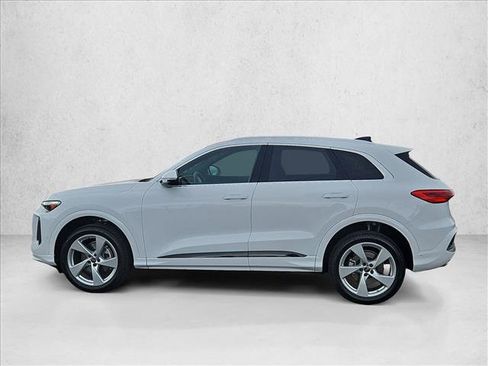 Certified 2025 Audi Q5 Premium w/ Premium Plus AWD/4WD image 9