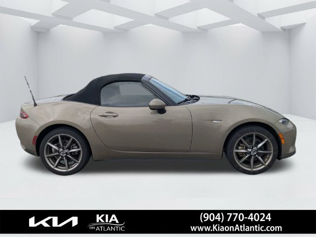 Used 2023 MAZDA MX-5 Miata Grand Touring RWD image 2