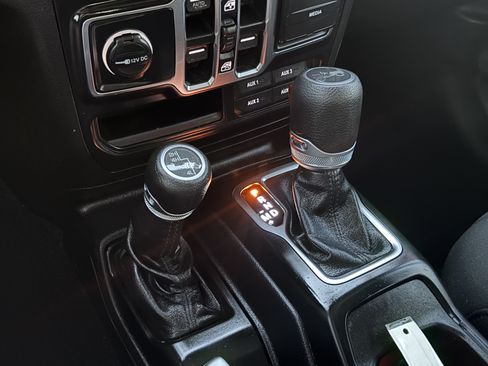 Used 2019 Jeep Wrangler Unlimited Sport S AWD/4WD image 17
