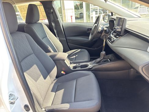 Used 2025 Toyota Corolla LE FWD image 28