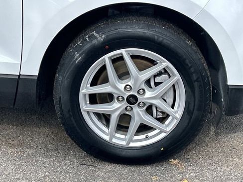 Used 2024 Ford Edge SEL image 9