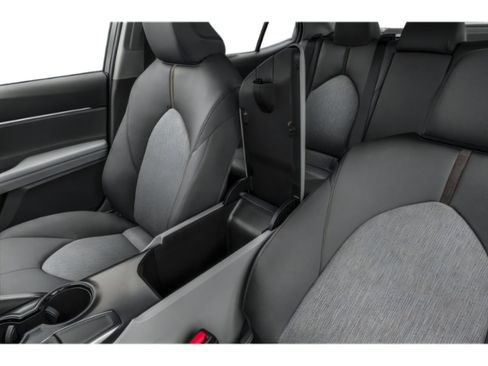 Used 2018 Toyota Camry LE image 13