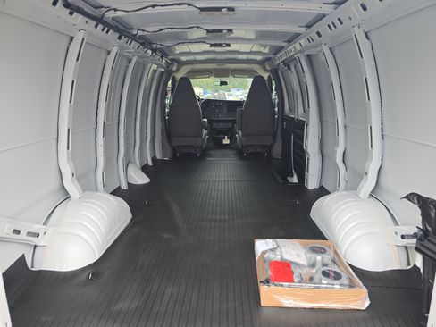 New 2025 GMC Savana 3500 Extended w/ Driver Convenience Package RWD image 6