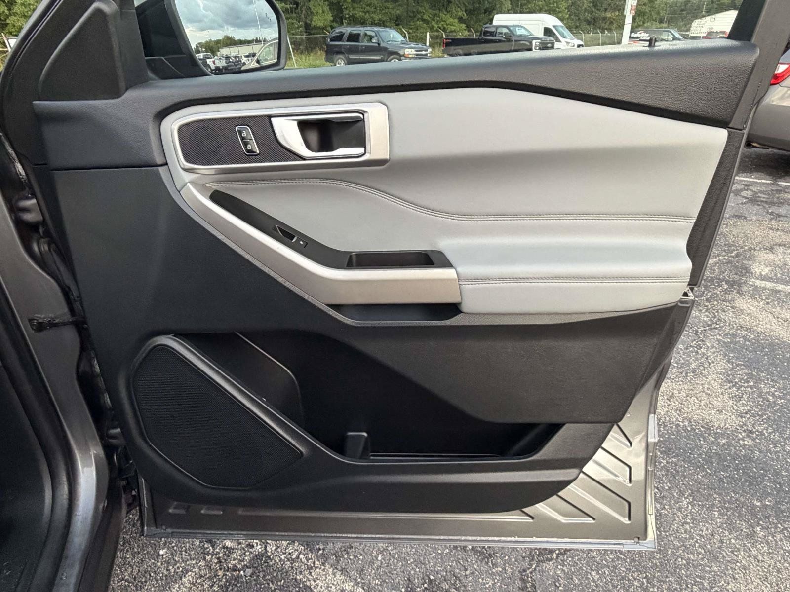 Certified 2023 Ford Explorer XLT w/ Equipment Group 202A AWD/4WD image 31