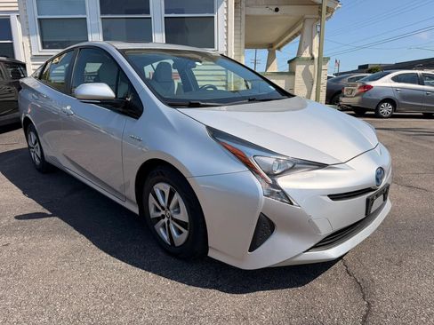 Used 2016 Toyota Prius Three w/ Advanced Technology Package FWD image 7