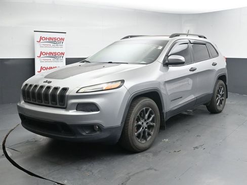 Used 2015 Jeep Cherokee Latitude AWD/4WD image 4