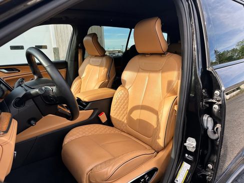 Used 2023 Jeep Grand Cherokee L Summit AWD/4WD image 24