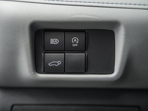Used 2023 Toyota Highlander LE FWD image 41