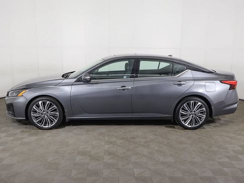Used 2023 Nissan Altima 2.5 SL FWD image 18