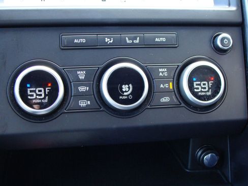 Used 2020 Land Rover Discovery Landmark image 27