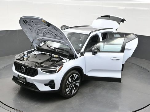 Used 2024 Volvo XC40 B5 Plus w/ Protection Package Premier AWD/4WD image 42