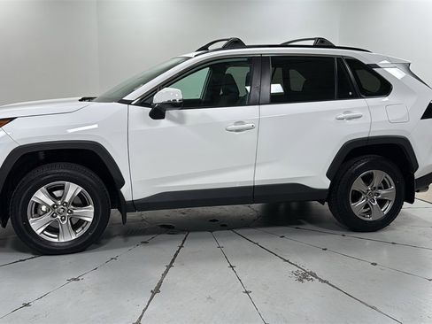 Used 2022 Toyota RAV4 XLE image 8